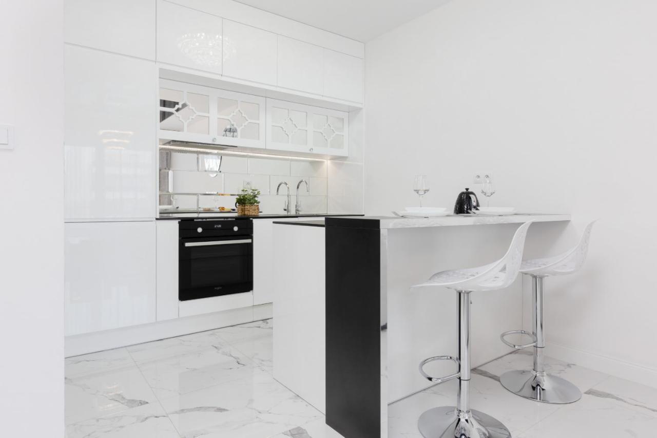 Elegant Apartments With Balcony & Parking Warsaw By Noclegi Renters エクステリア 写真
