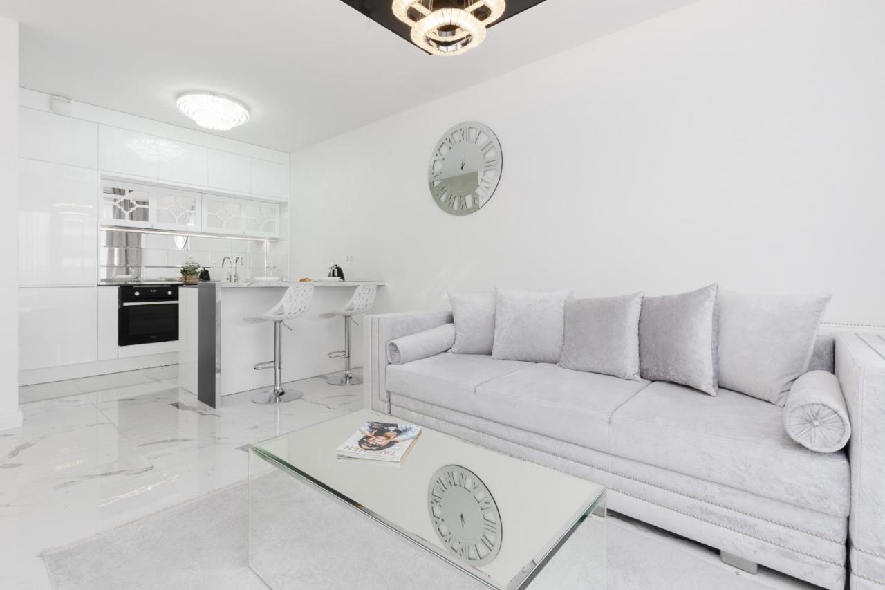 Elegant Apartments With Balcony & Parking Warsaw By Noclegi Renters エクステリア 写真